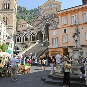 affittacamere-la-piazzetta.hotels-amalfi.com/